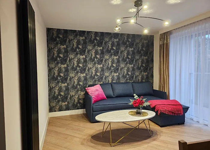 Trinity- New Modern Apartment With Free On Road Parking