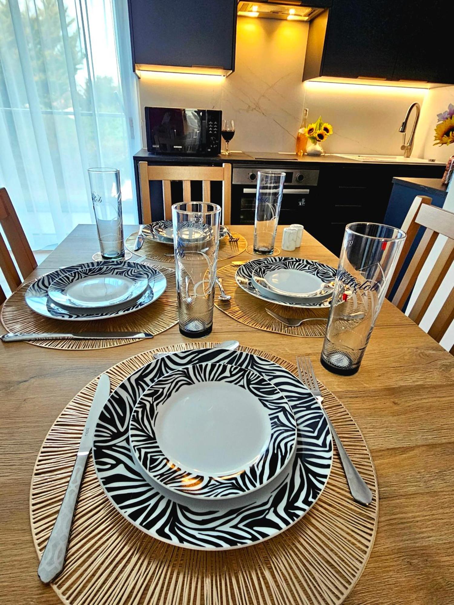 Trinity- New Modern With Free On Road Parking *